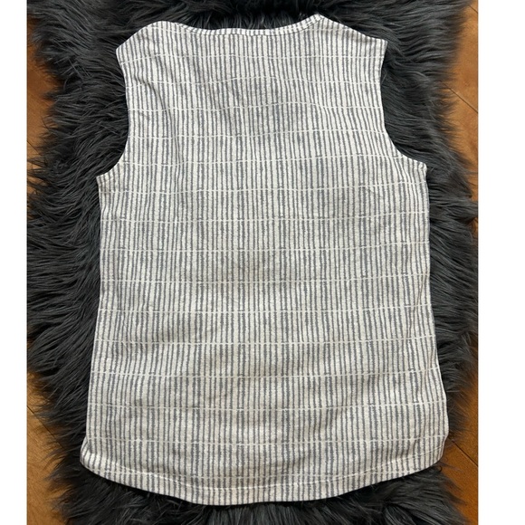 Athleta Breezy Gray & White Printed Muscle  Tank Top Size XSMALL - Picture 3 of 4